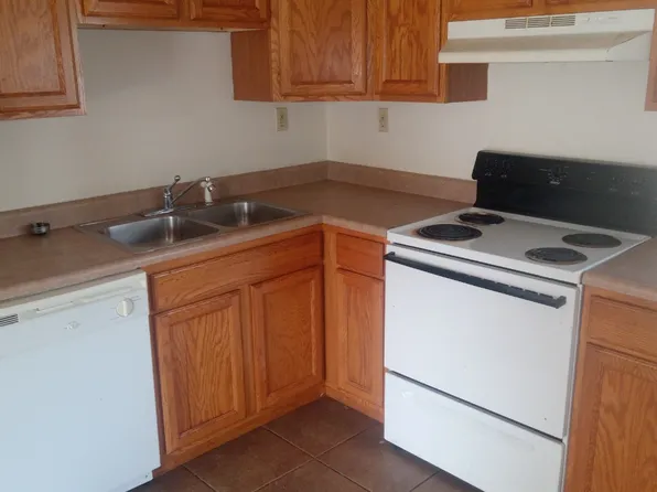 710 W College St APT 4, Carbondale, IL 62901