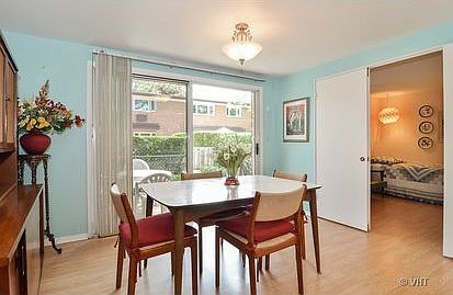 5th image of 280 Crestwood Vlg