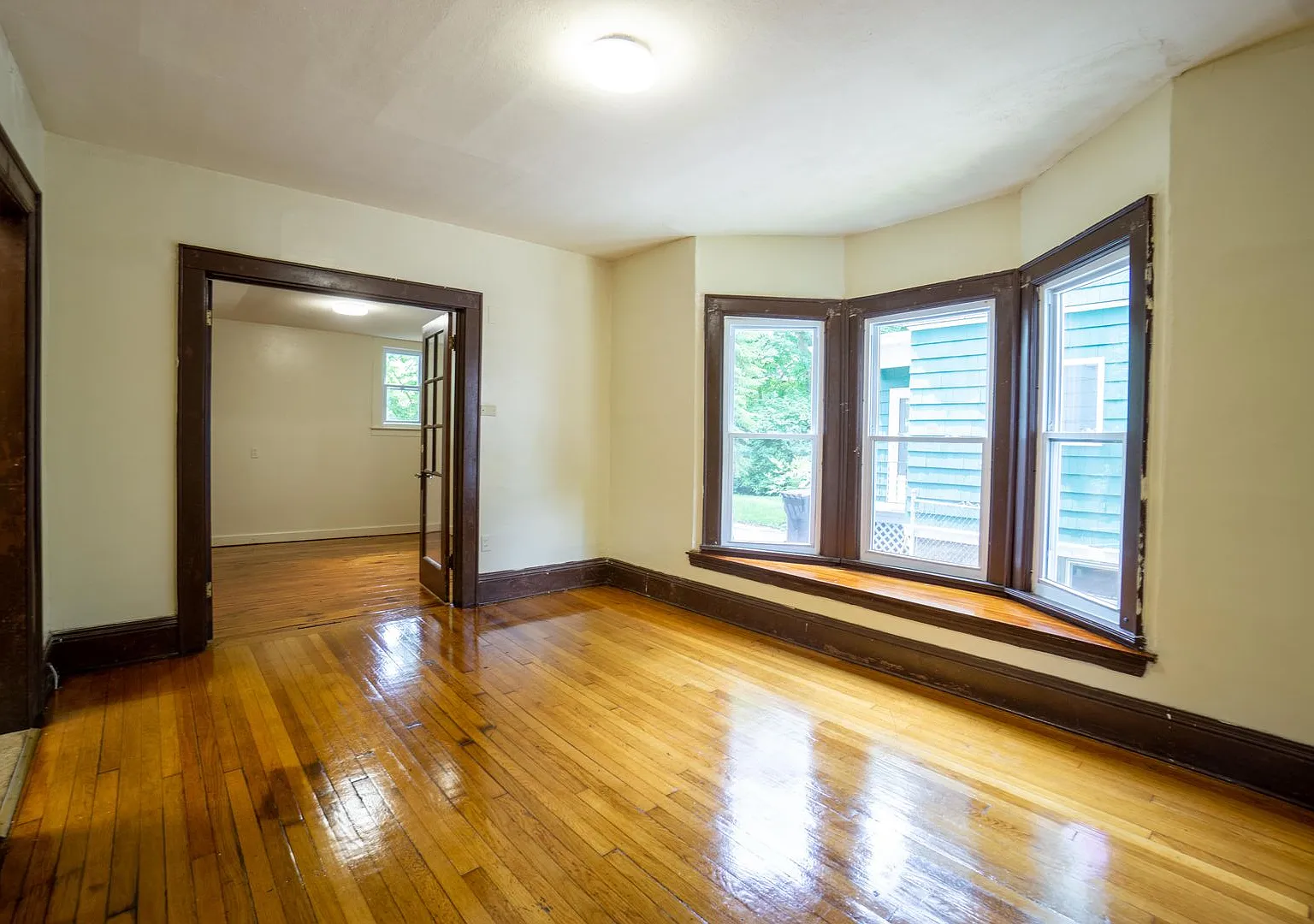 108 Avondale - Available 8/1/27 - Spacious 5 Bed/2 Bath Single Family Home With Off Street Parking — Photo 3