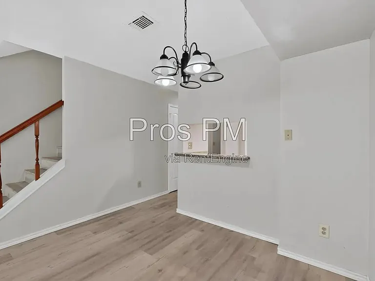 734 W Collins St — Photo 12