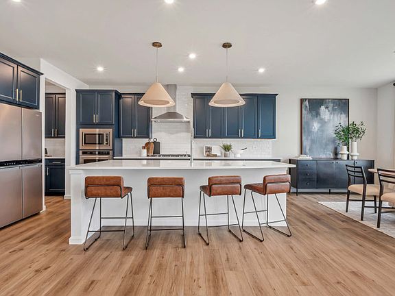 Kitchen with Large Curved Island