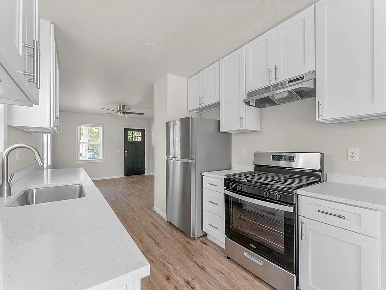 514 S Fort Ave — Photo 6