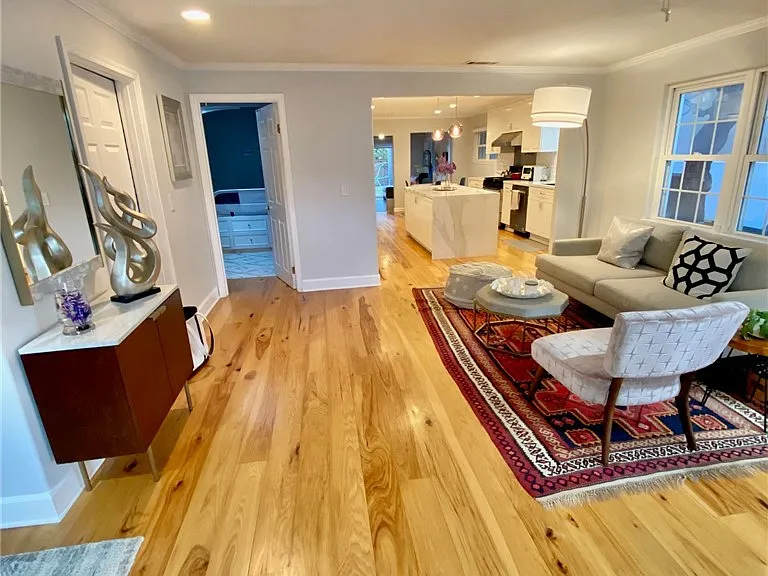 518 Westminster Ave — Photo 7
