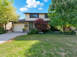 33 Goldfinch Rd, Hamilton, ON L9A3W8