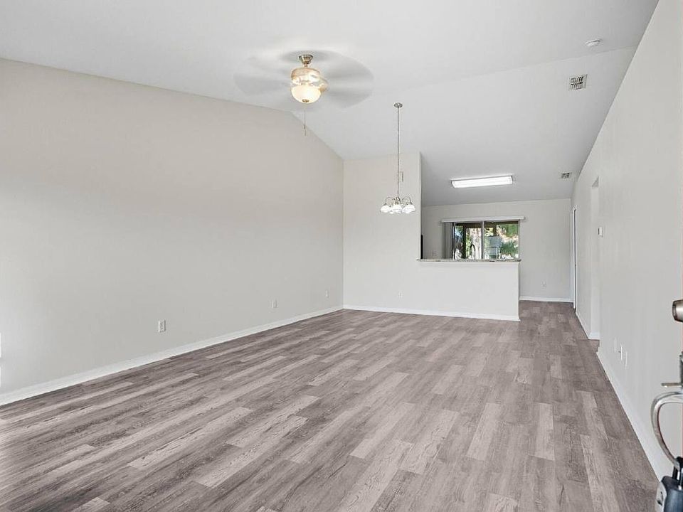 1st image of 120B Coral Reef Ct N