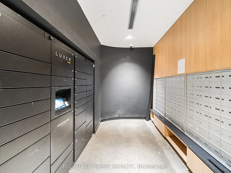 2720 Dundas St W #520 — Photo 24