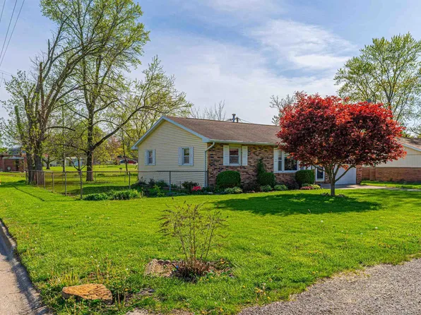 1 Hoaglin Dr, Lincoln, IL 62656