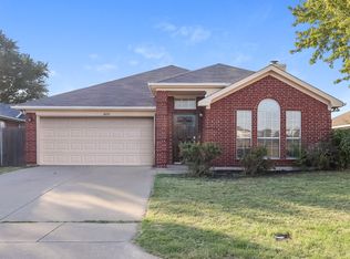 8600 Cove Meadow Ln, Fort Worth, TX 76123