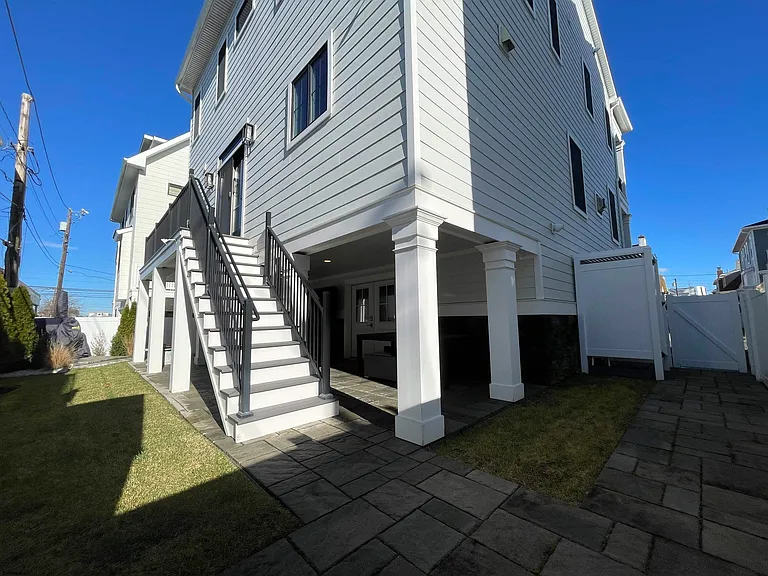 102 S Essex Ave #JUNE BEACH BLOCK — Photo 55
