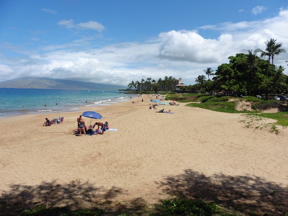 Sandy-bottom, warm-water, Kamaole Beach Park II, 200 steps f