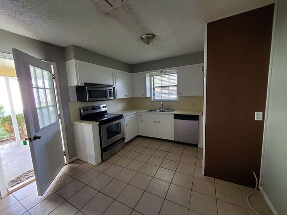 2nd image of 1115 E 24th 1/2 St