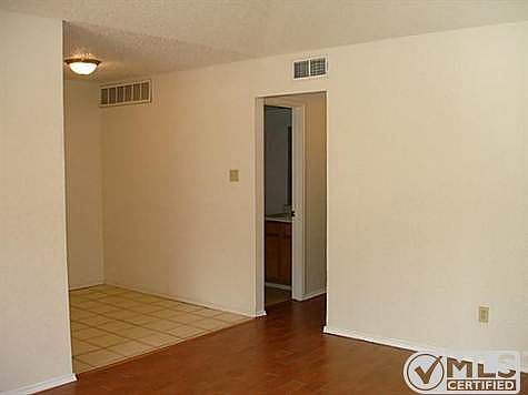5th image of 2519 Esquire Dr