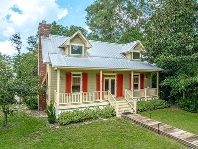 128 Dr Frederick S Humphries St, Apalachicola, FL, 32320