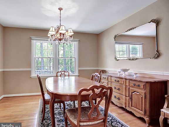 3rd image of 401 Sassafras Ct