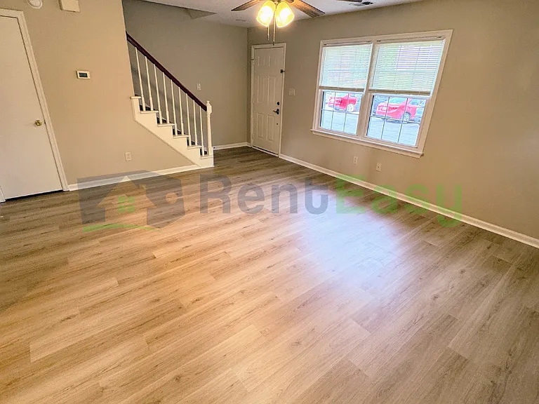 401 Henley Ct #C — Photo 3