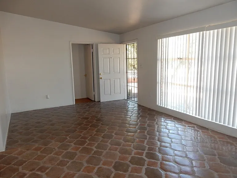 826 E Alturas St — Photo 5