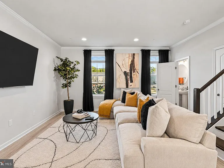 7709 Presidential Pkwy — Photo 12