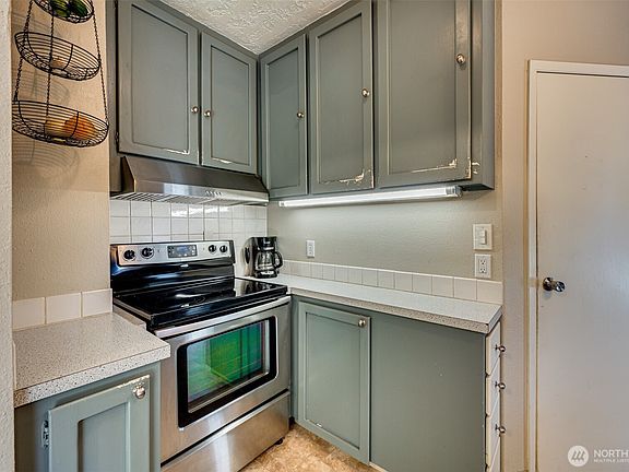 4th image of 3208 NE 39th Street