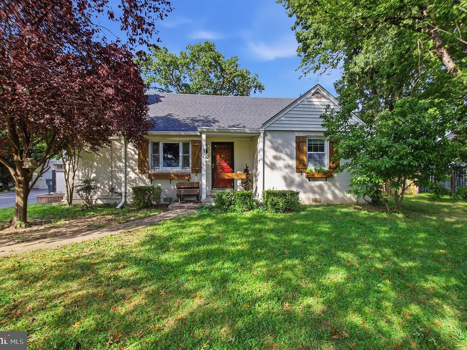 4 bed, 2.0 bath, 1830 sqft, $3,800 — Photo 1
