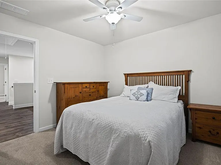 2779 White Oak Ln #20 — Photo 26