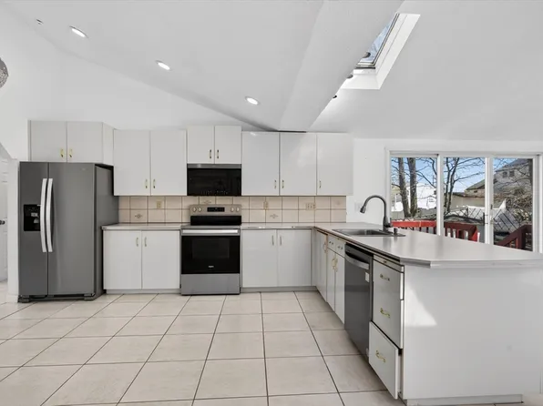 25 Gloversbrook Rd, Randolph, MA 02368