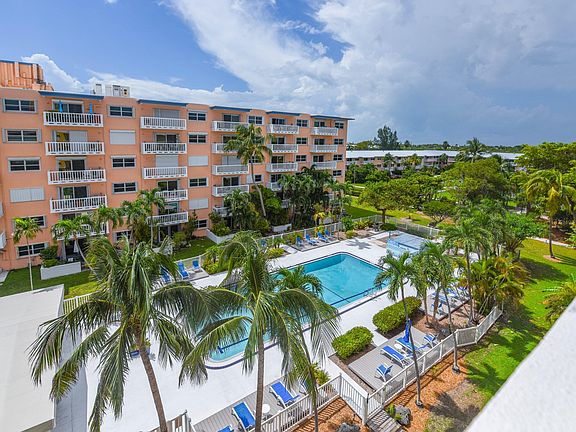 4th image of 2601 S Roosevelt Blvd APT 507B