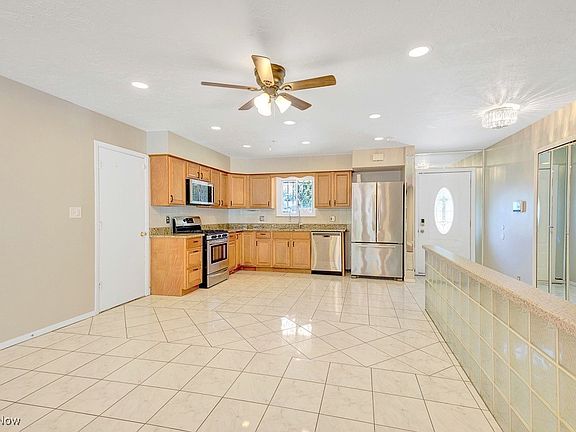 5th image of 25893 Euclid Chagrin Pkwy