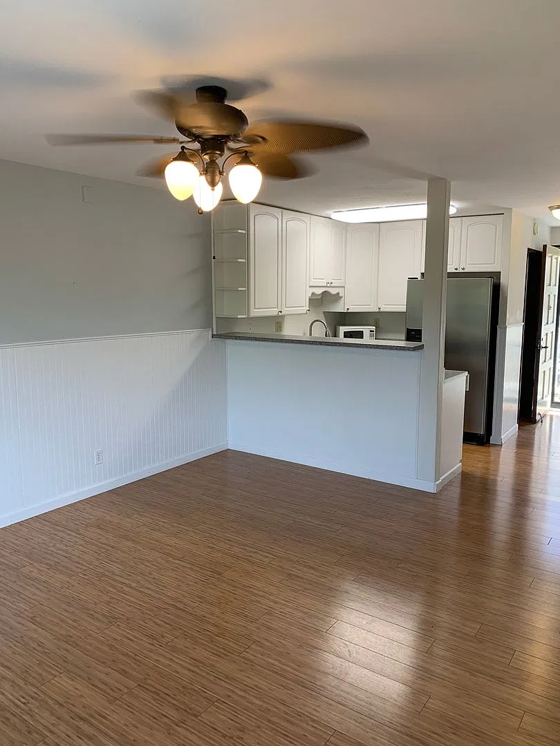 2 bedroom in the heart of Kailua w/ 1 Covered Parking Stall — Photo 2