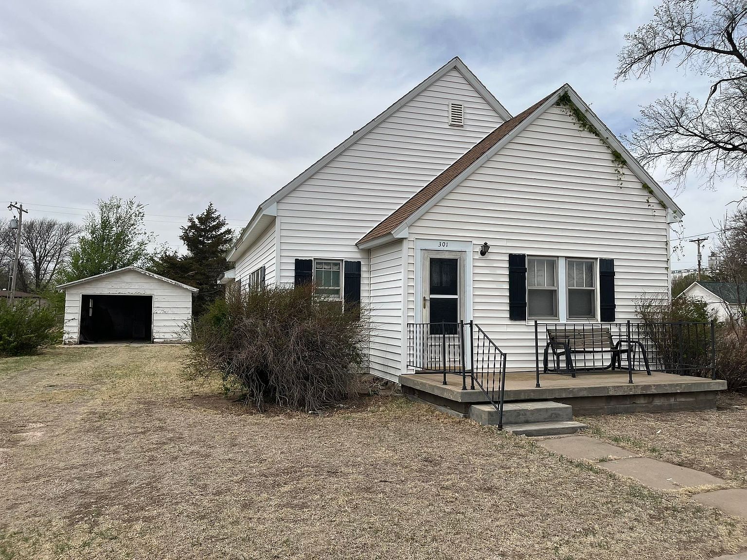 301 S Oak St, Minneola, KS 67865 Zillow