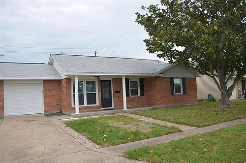 2806 Pine St Photo 1