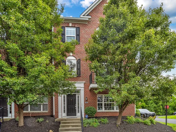 8233 Dan Allen Dr, Fishers, IN 46038