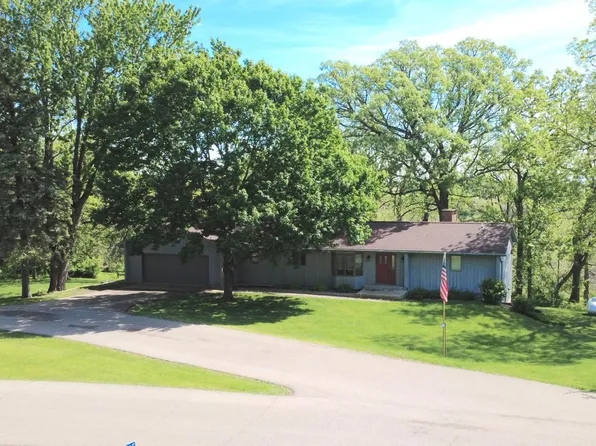24106 Walnut Dr, Albert Lea, MN 56007