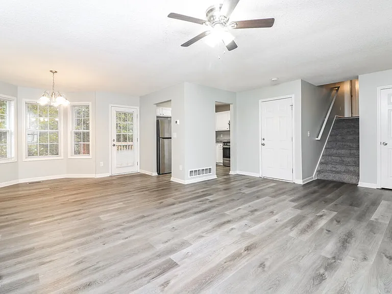 732 Newport Dr — Photo 8