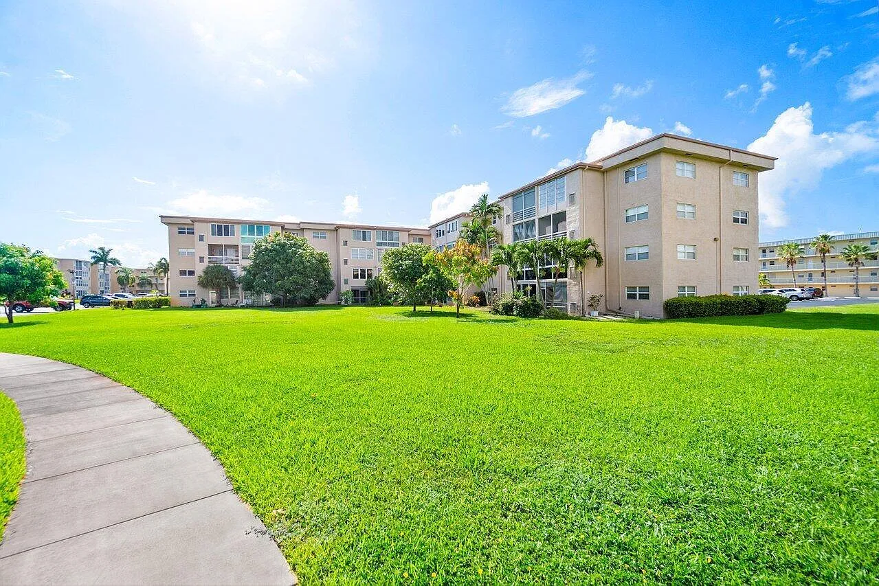 1 bed, 1.5 bath, 754 sqft, $1,495 — Photo 2