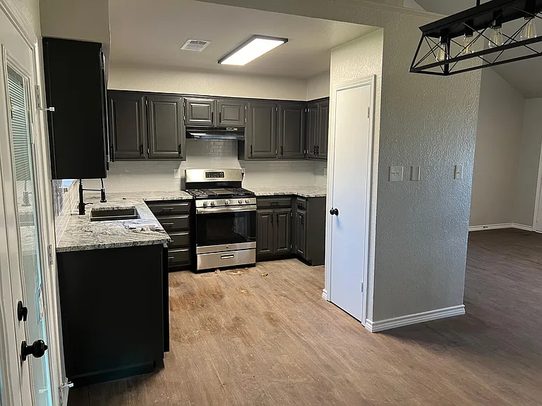 214 S Florence St — Photo 14