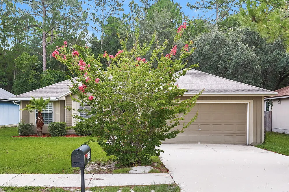 4 bed, 2.0 bath, 1420 sqft, $1,825 — Photo 3