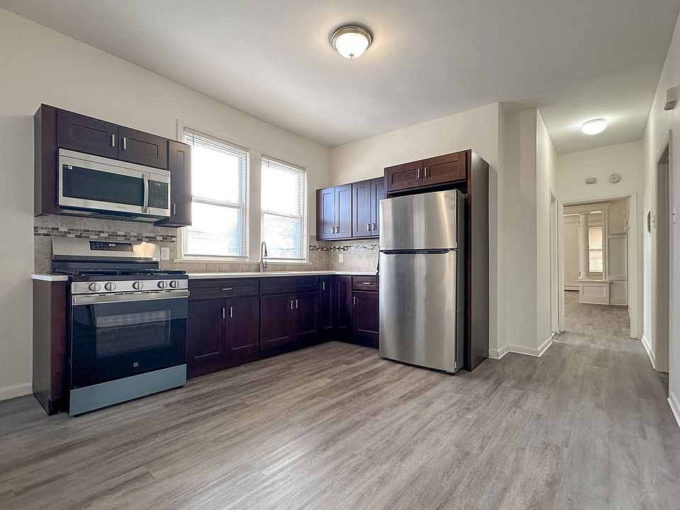 1st image of 21 Heller Pkwy APT 2