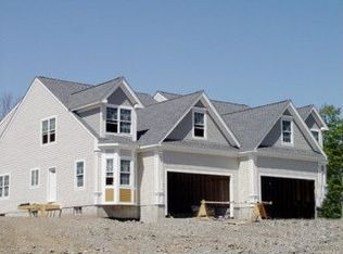 8 Gates Ln, Wakefield, MA 01880