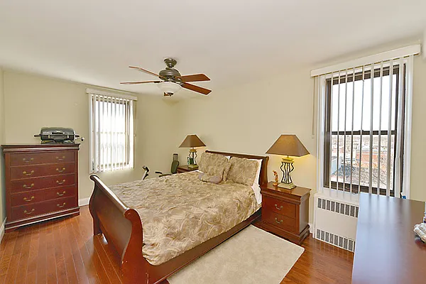 Sold by RES New York | media 23