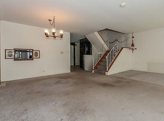 4th image of 6824 N Sacramento Ave