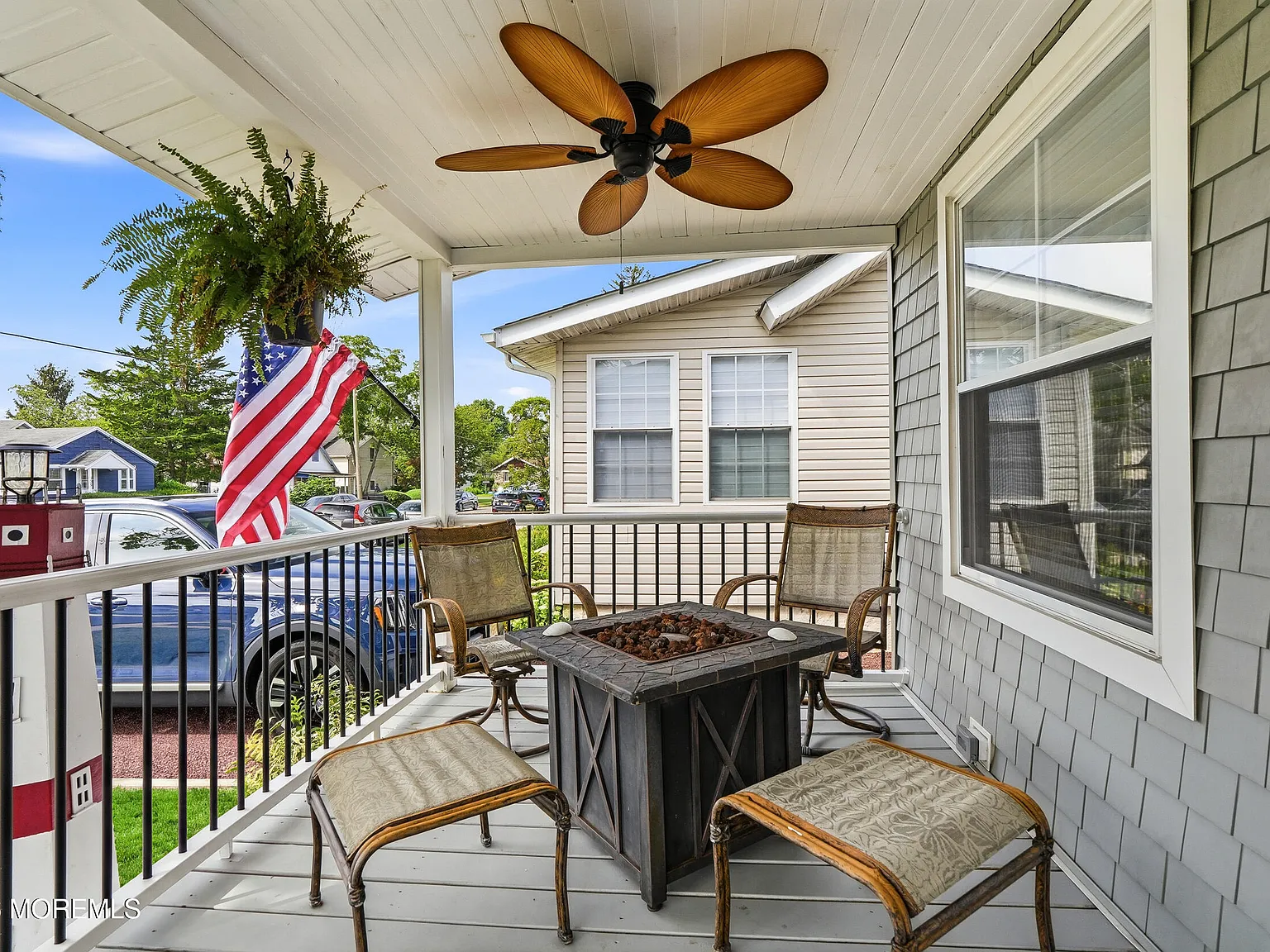 3 bed, 1005 sqft, $3,800 — Photo 2