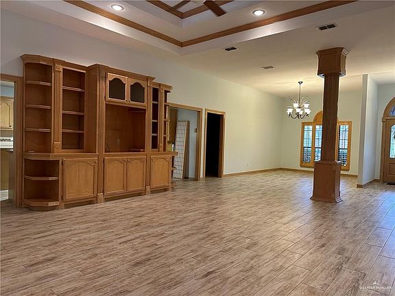 5th image of 2615 Garza St