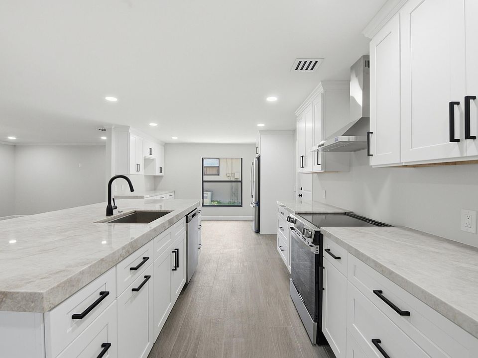 1st image of 1124 Club Drive