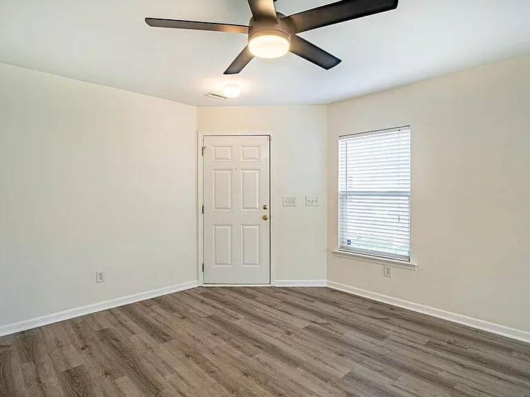 718 Delta Downs Dr — Photo 9