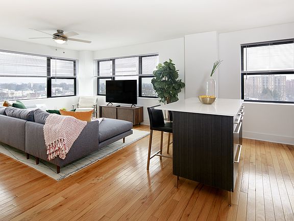 Rittenhouse Hill 1 BR Living and Dining Area