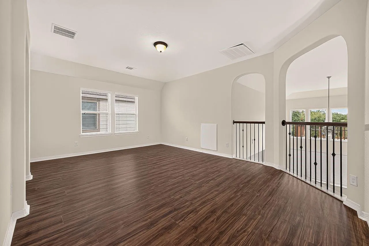 4 bed, 3.5 bath, 3248 sqft, $3,290 — Photo 3