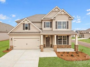 216 Fox Cove Rd, Hendersonville, NC 28792