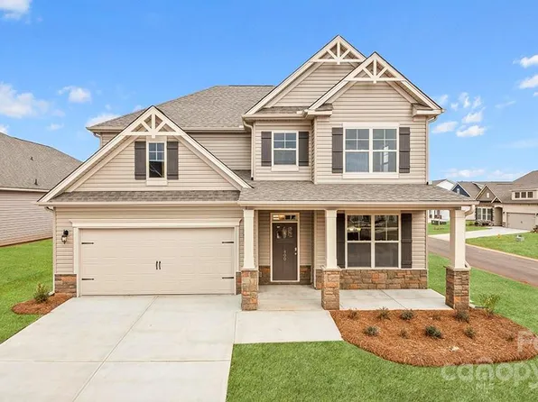 216 Fox Cove Rd, Hendersonville, NC 28792