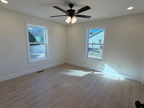 4th image of 973 Erwin Rd