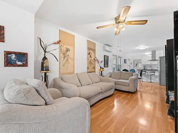 2558 125th St, Flushing, NY 11354